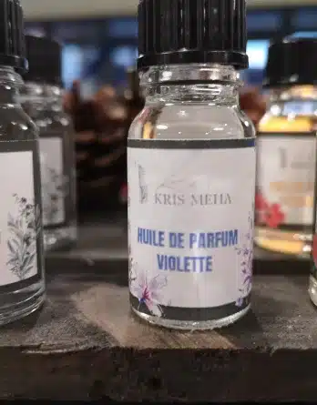 présentation de flacons d'huile de parfum naturel de violette